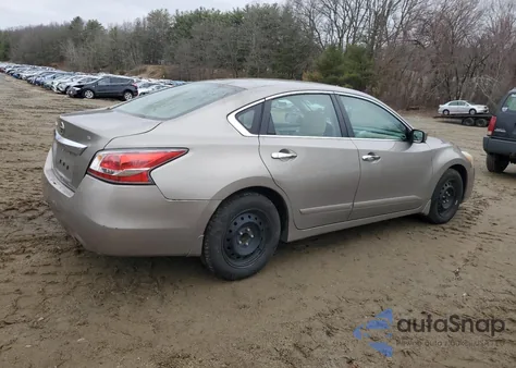 2015 Nissan Altima 2.5 z USA, uszkodzony, nr VIN 1N4AL3AP3FC112023